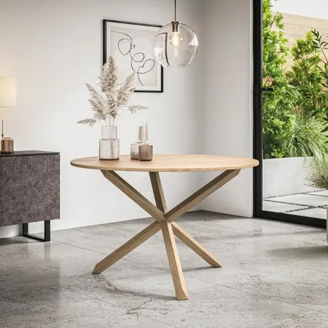 BOXED MALVERN ROUND OAK DINING TABLE (2 BOXES)