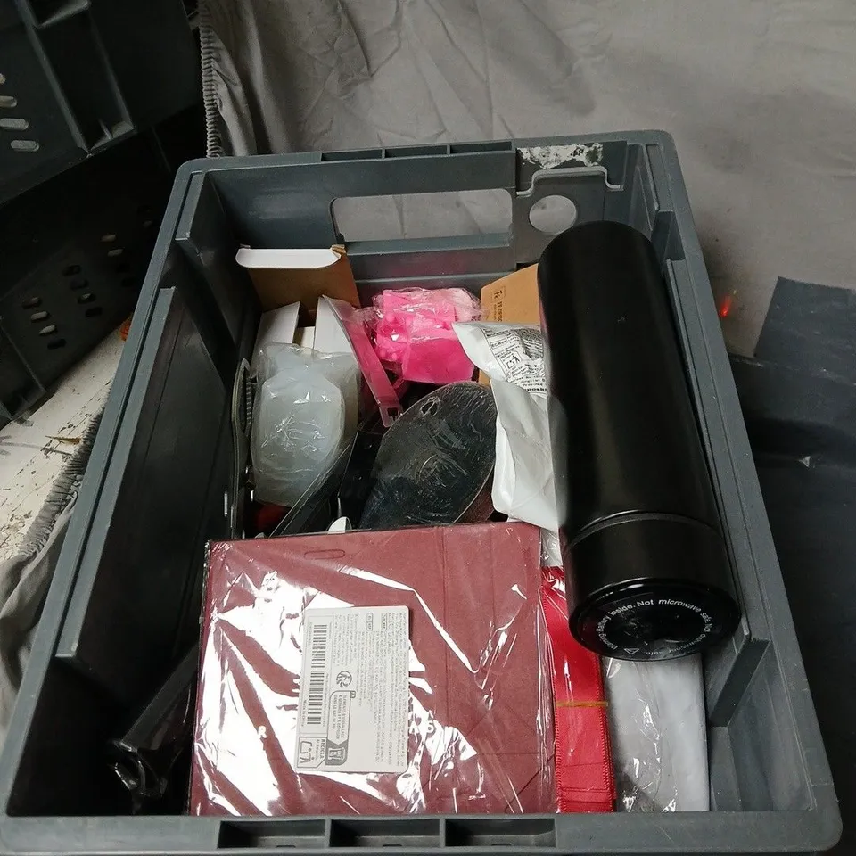 APPROXIMATELY 20 ASSORTED ITEMS TO INCLUDE MOBILE PHONE VIDEO AMPLIFIER, PUNCH AND CHISEL SET, INTELLIGENT LIGHT, PILLOW SPRAY ETC