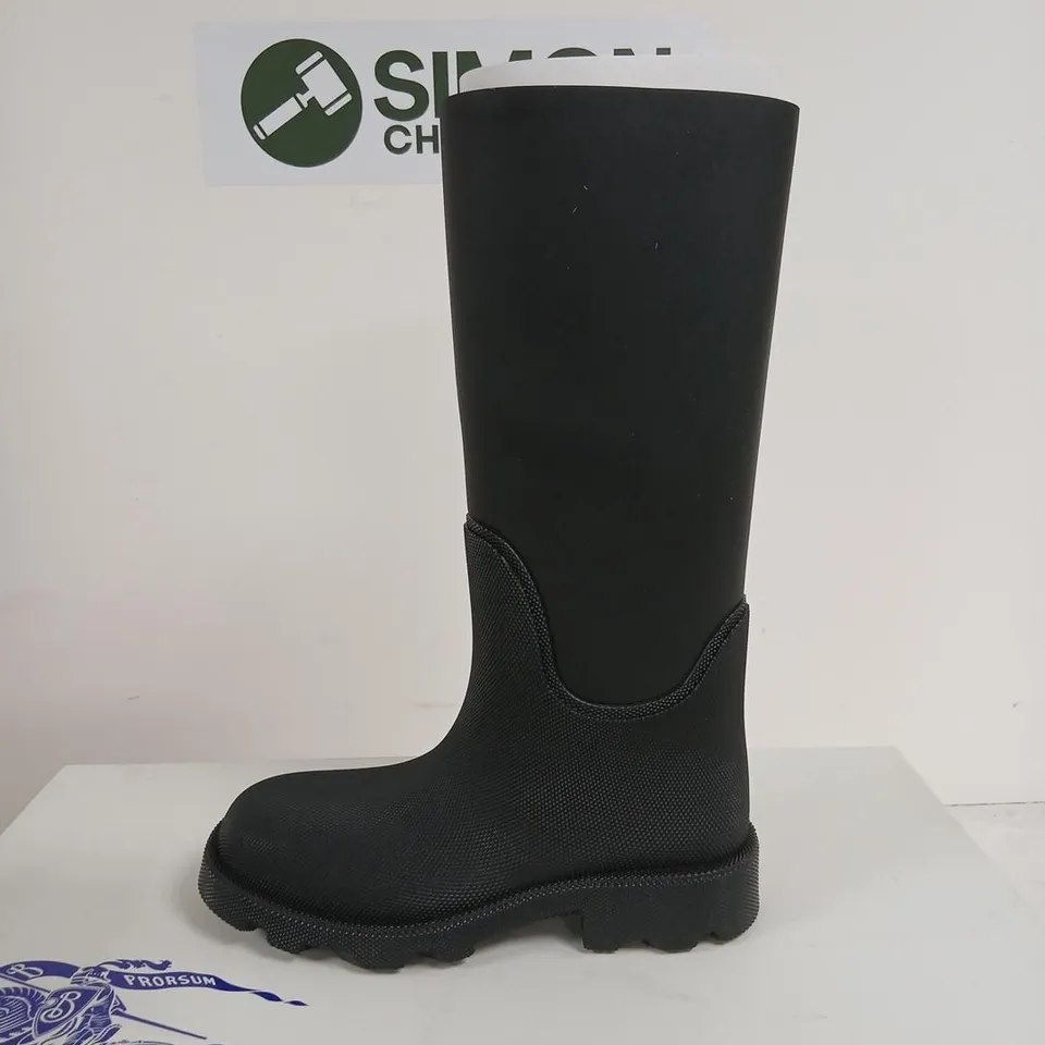BURBERRY BLACK KNEE-HIGH BOOTS, UK 7 (EUR 41)