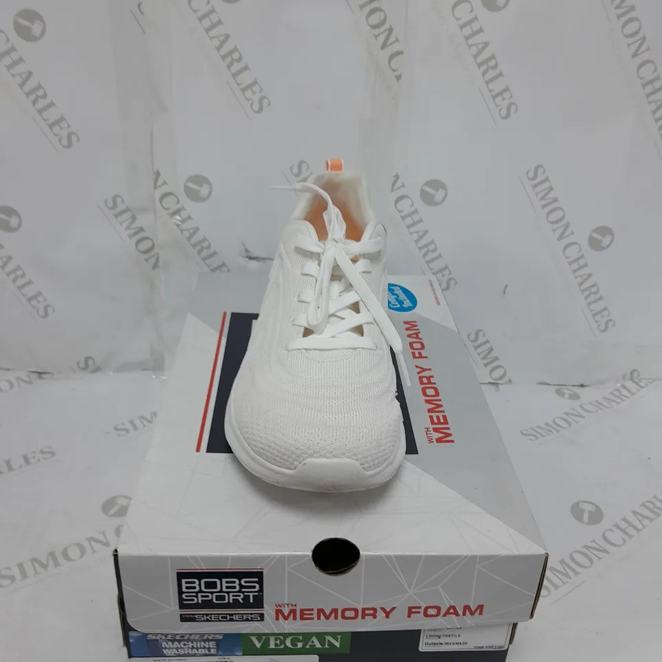 BOXED PAIR OF SKETCHERS WHITE TRAINERS SIZE 7