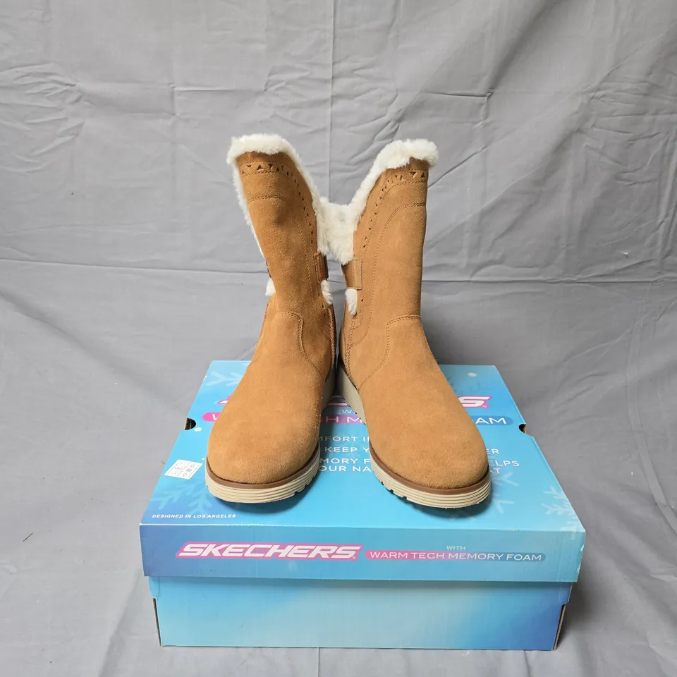 SKECHERS WOMEN'S TAN SUEDE BOOT WITH FAUX FUR TRIM (UK 6) – WARM TECH MEMORY FOAM