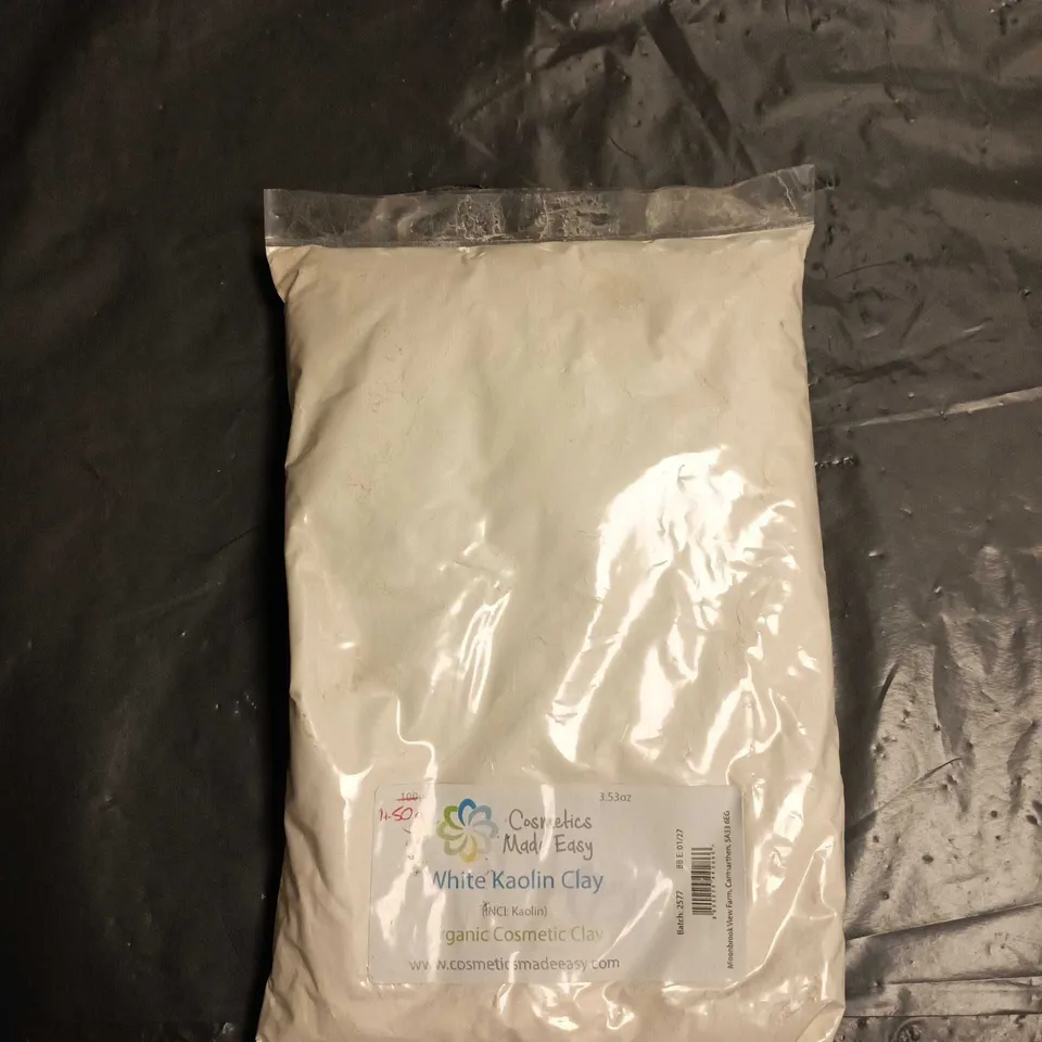 APPROXIMATELY 25 ASSORTED COSMETICS ITEMS TO INCLUDE REPAIR SHAMPOO, WHITE KAOLIN CLAY AND AVEENO CONDITIONER