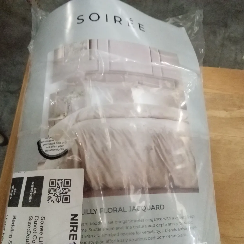 BAGGED SOIREE LILLY FLORAL JACQUARD DUVET COVER SET CHAMPAGNE DOUBLE