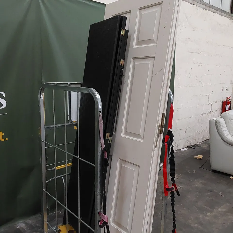 CAGE TO CONTAIN ASSORTED PRODUCTS INCLUDING; 2 X ROOM SCREENS, 2 X DOORS, 3 X HAND SANITISER DISPENSERS (CAGE NOT INCLUDED)