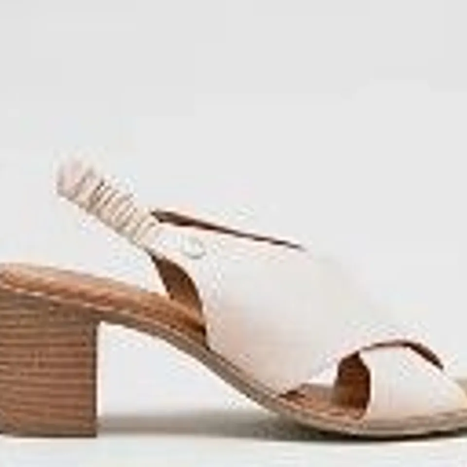 MODA IN PELLE LASANDRA HEELED SANDAL SIZE 5