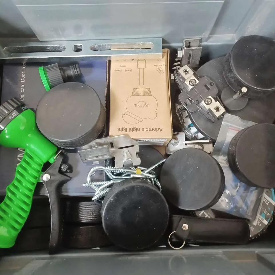 BOX OF ASSORTED HOUSE HOLD ITEM TO INCLUDE CRIMPING TOOL - FISH CARP LEADS -  NAVIGATION LIGHTS 