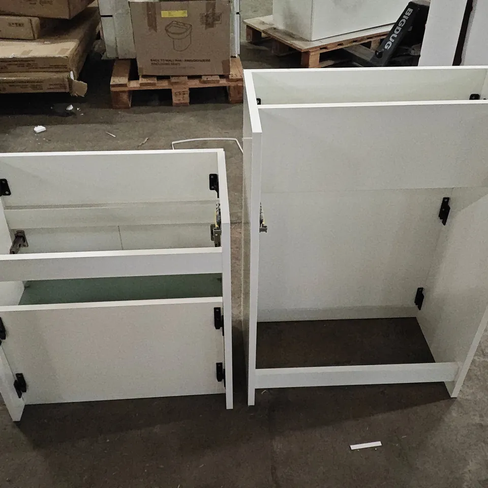BATHROOM SET IN GLOSS WHITE TO INCLUDE 2-DRAWER BASIN UNIT, WALL UNIT, TOILET, BASIN AND MORE