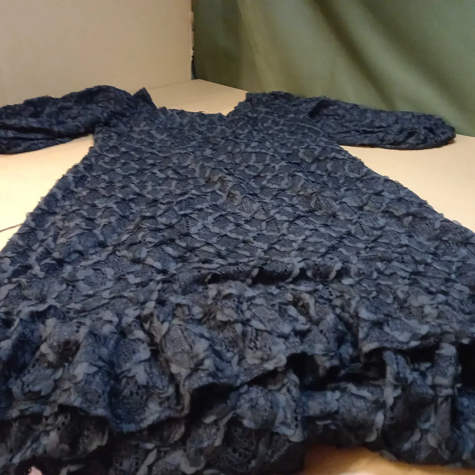 DOROTHY PERKINS BLACK TEXTURED LACE MIDI DRESS - SIZE 16