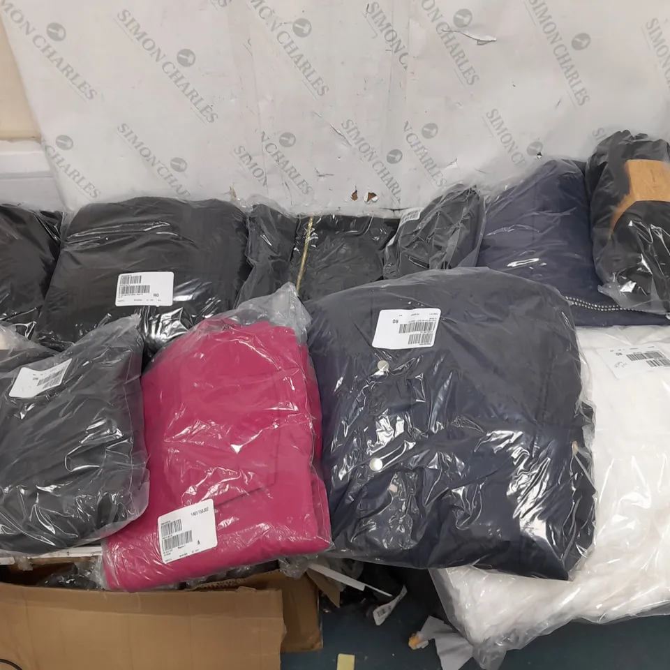 BOX OF APPROXIMATELY 10 ASSORTED BAGGED PIECES OF CLOTHING IN VARIOUS STYLES, SIZES, AND BRANDS 