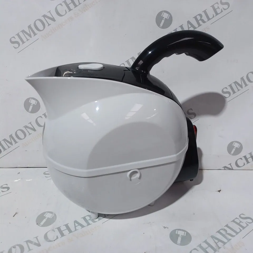 BOXED UCCELLO TIPPING KETTLE 