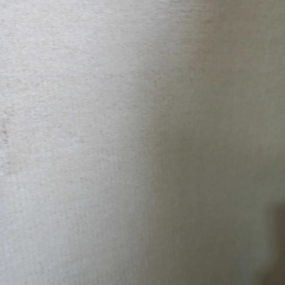 UNBRANDED CREAM SHORT HAIRED RUG WITH CUFFED EDGE - COLLECTION ONLY