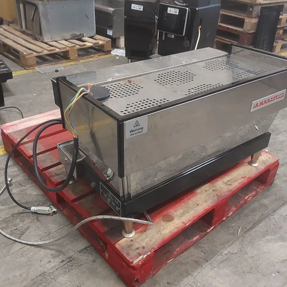 LA MARZOCCO COMMERCIAL 3 GROUP COFFEE MACHINE