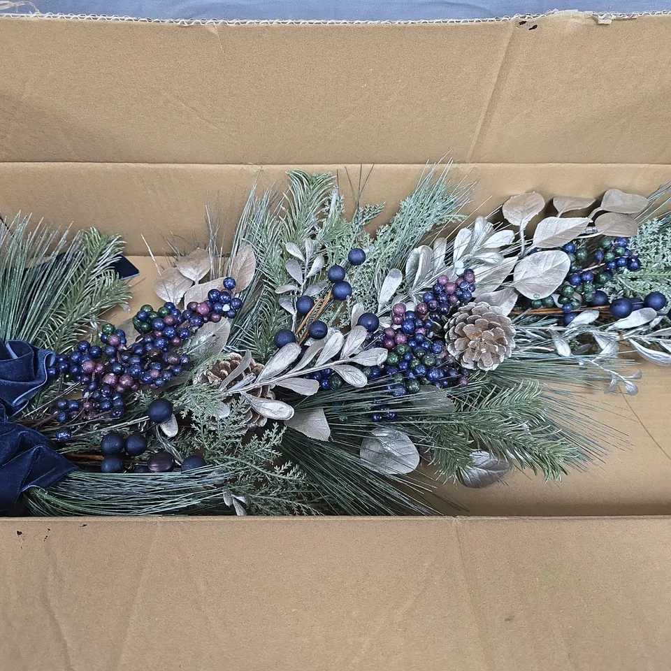 BOXED ARTIFICIAL CHRISTMAS CENTREPIECE