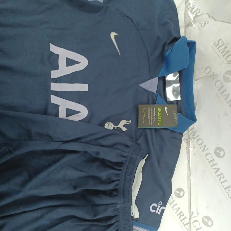 TOTTENHAM FC CHILDRENS FOOTBALL KIT WITH SON ON BACK SIZE 26 / UK 8.5 
