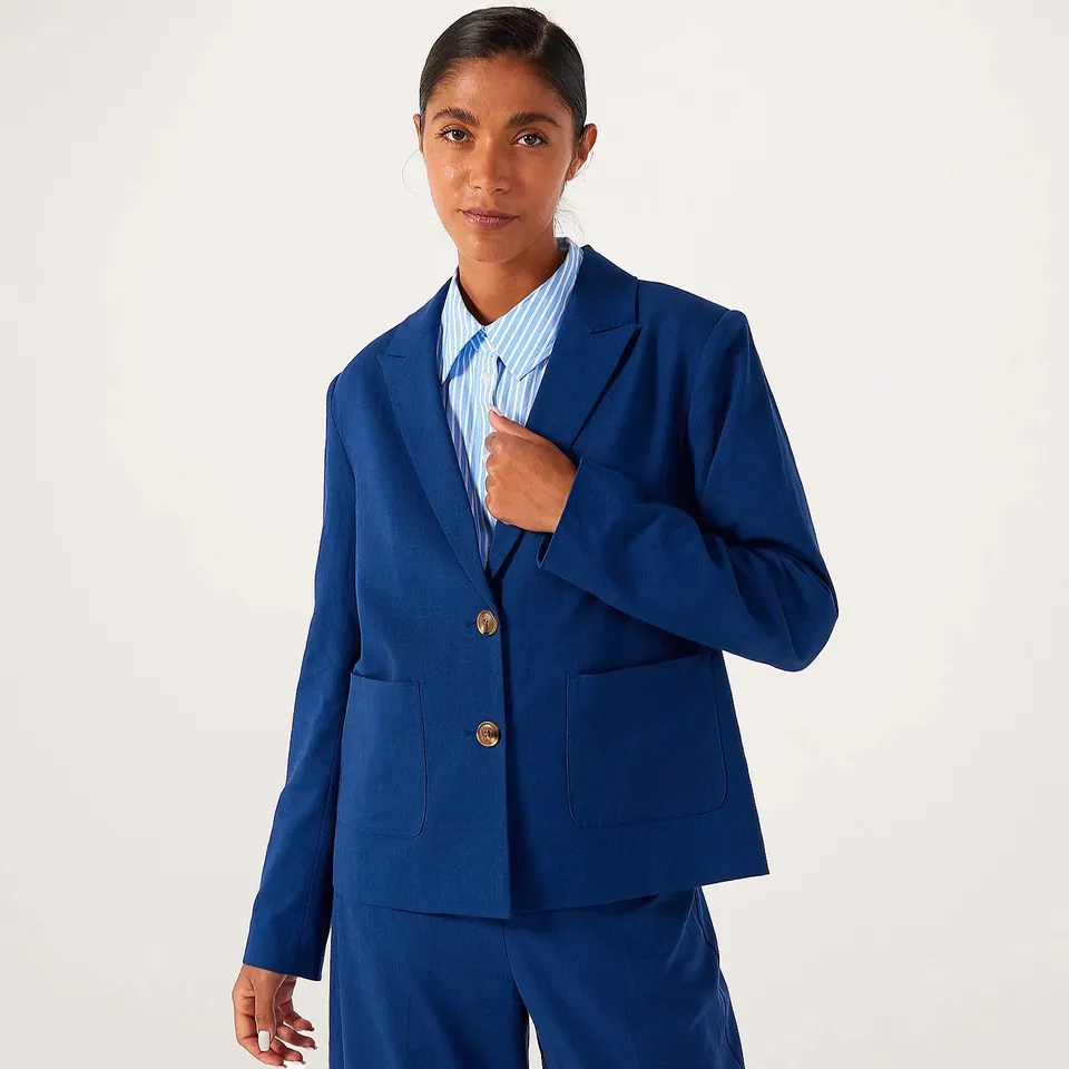 RUTH LANGSFORD LINEN BLEND BUTTON FRONT BLAZER IN NAVY - SIZE 16