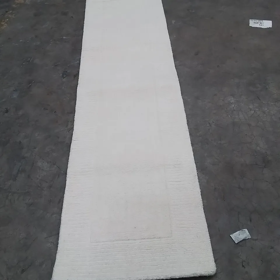 QUALITY DESIGNER AREA RUG - APPROXIMATELY 230X60CM