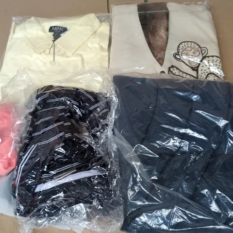 APPROXIMATELY 30 ASSORTED CLOTHING ITEMS IN VARIOUS SIZES, STYLES & COLOURS TO INCLUDE BRANDS SUCH AS BOOHOO MAN, ACTIVE WEAR, MOUNTAIN WAREHOUSE, ETC - COLLECTION ONLY