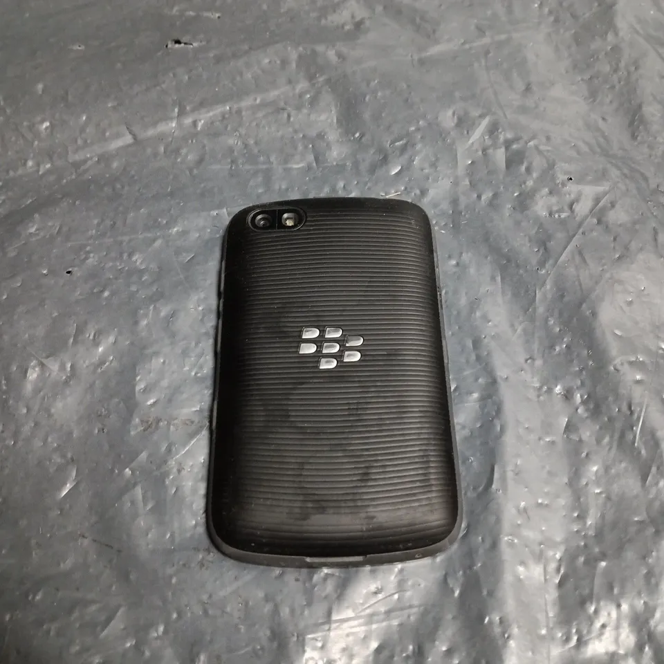 BLACKBERRY SMARTPHONE WITH QWERTY KEYBOARD – BLACK 