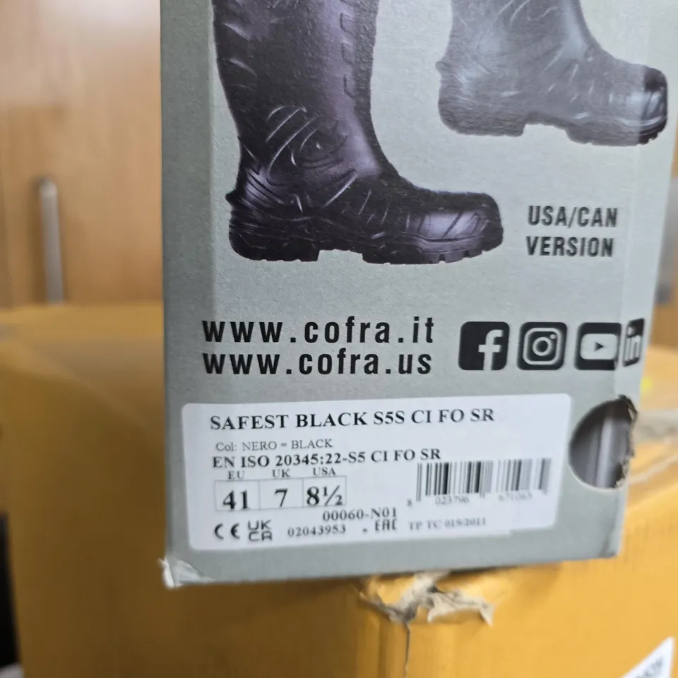 BOXED PAIR OF COFRA SAFEST BLACK SAFETY BOOTS S5 CI FO SR, UK 7 (EU 41)