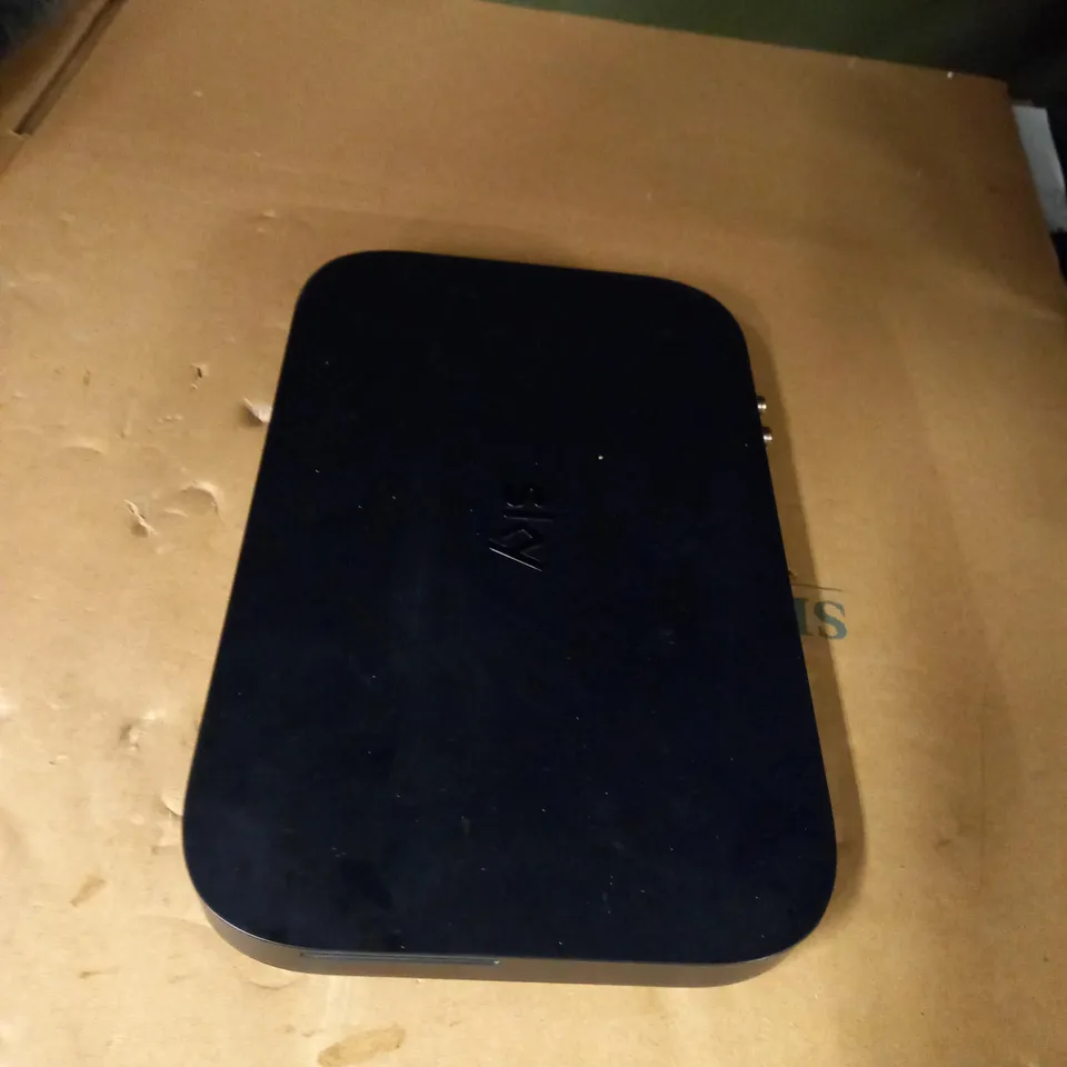 SKY Q WIFI HUB 