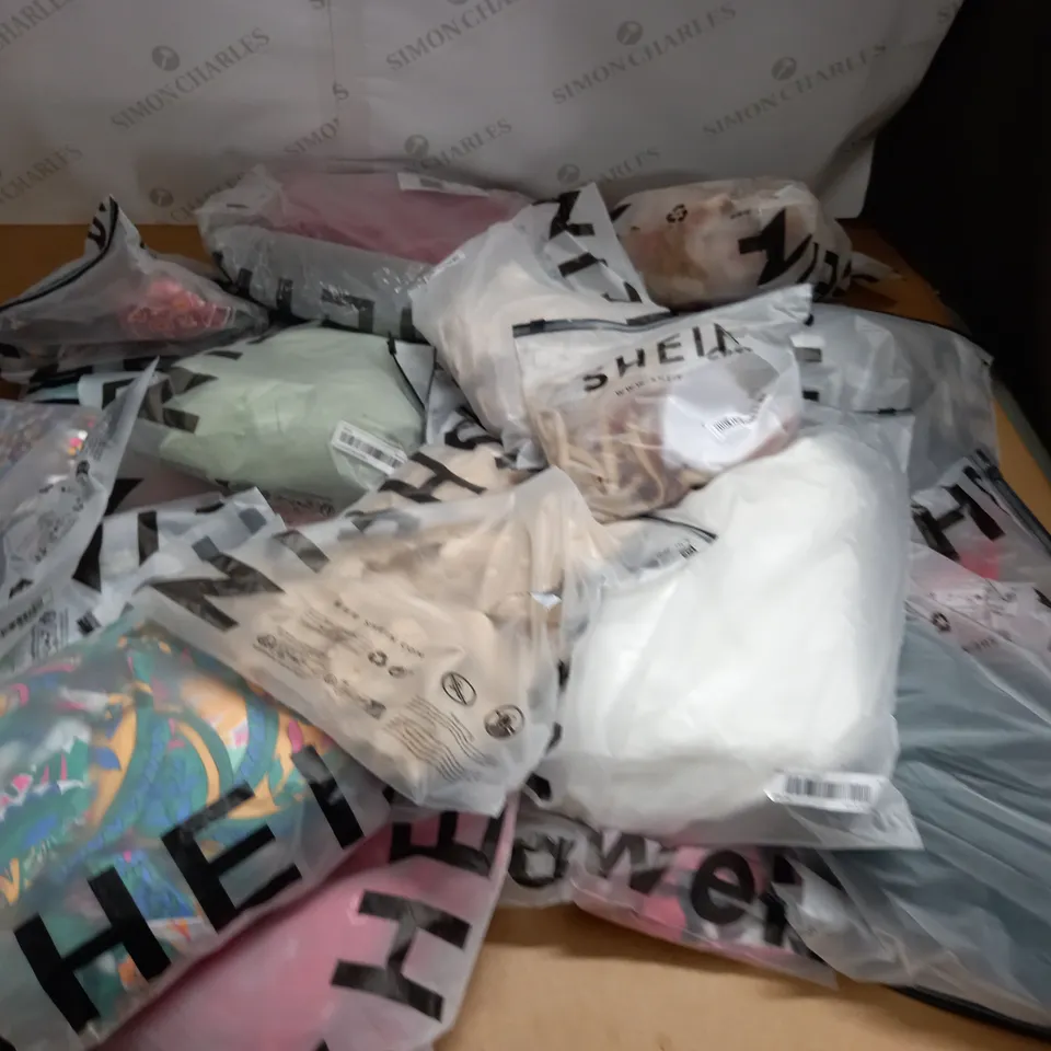 LOT OF APPROXIMATELY 33 ASSORTED BAGGED SHEIN CLOTHING ITEMS 