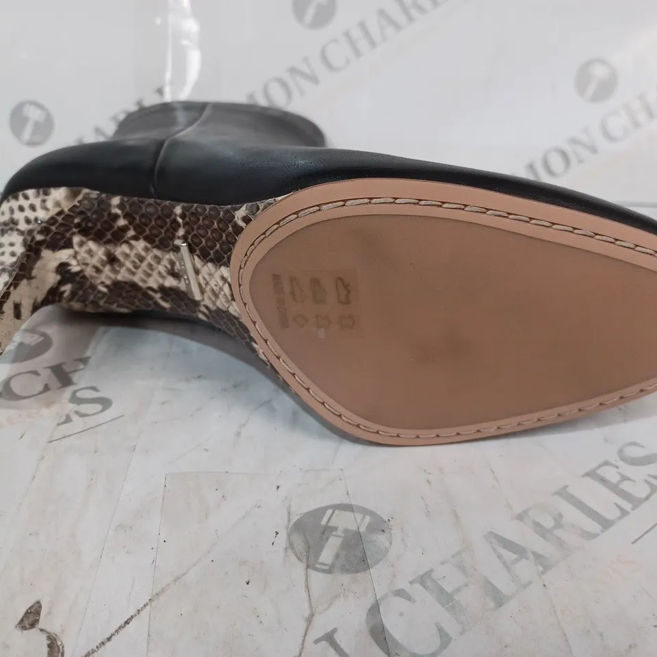 BOXED PAIR OF REISS SOPHIA HEELED CHELSEA BOOTS IN BLACK SIZE 4