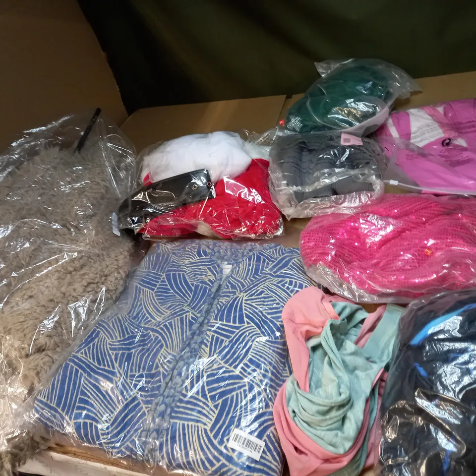LOT OF APPROX 20 ASSORTED CLOTHING ITEMS VARYING IN SIZE/COLOUR/STYLE TO INCLUDE: TROUSERS, DRESSES, JUMPERS