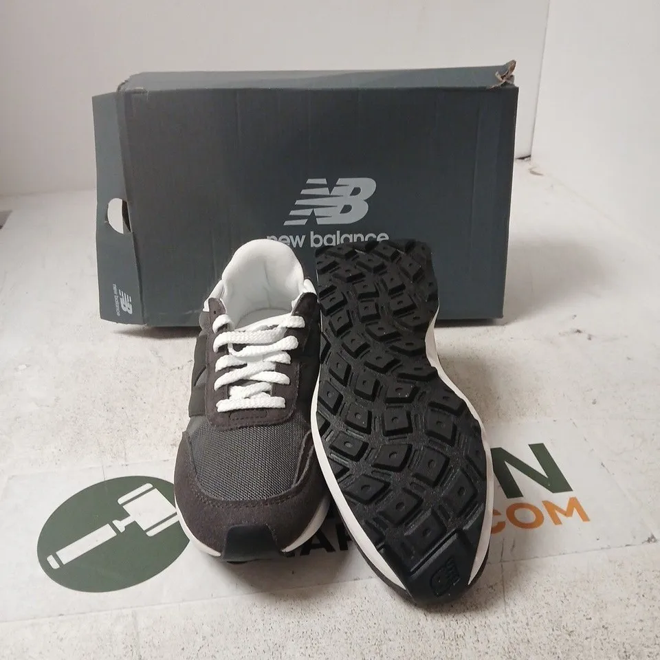 BOXED NEW BALANCE RUNNING SHOES – BLACK/GRAY, UK 5
