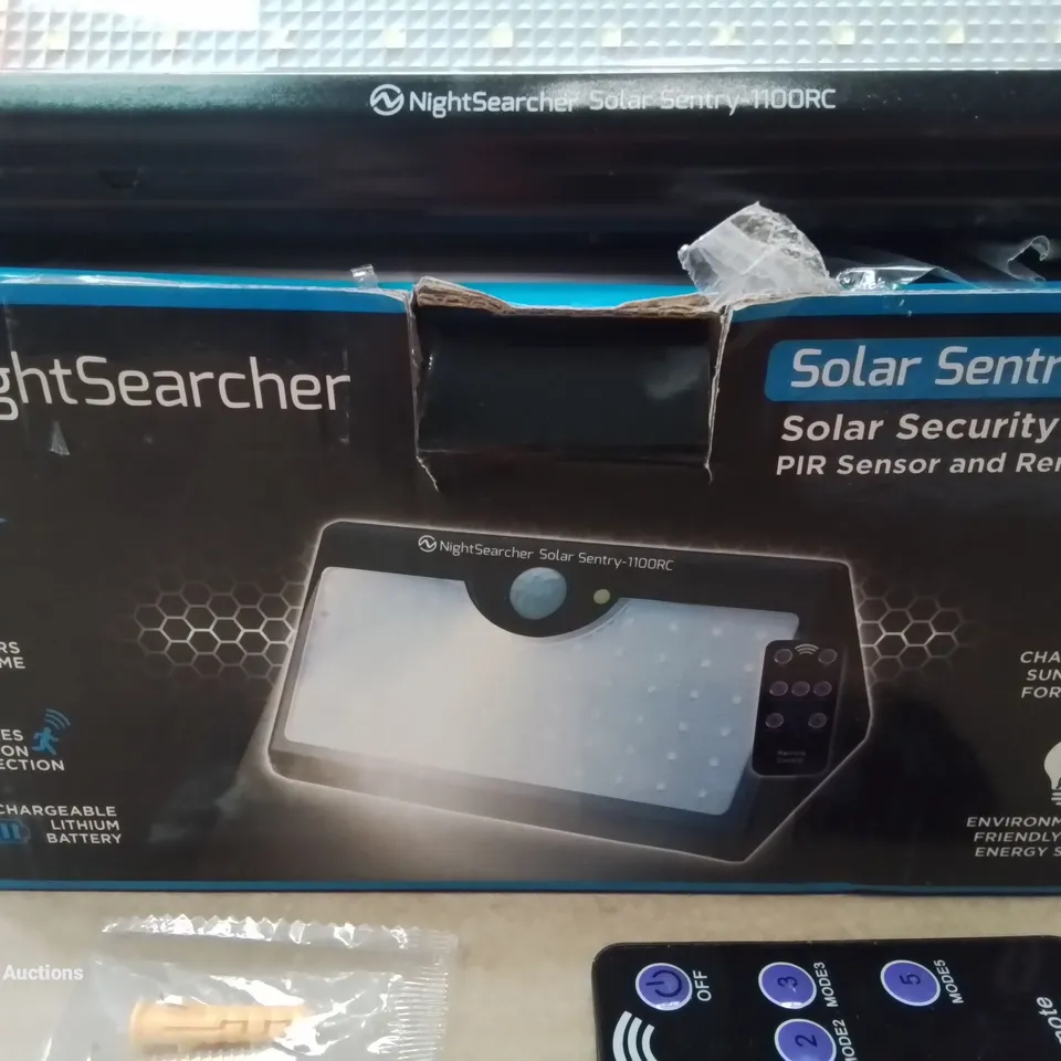 BOXED NIGHTSEARCHER SOLAR SECURITY LED LIGHT WITH REMOTE RRP £30.99