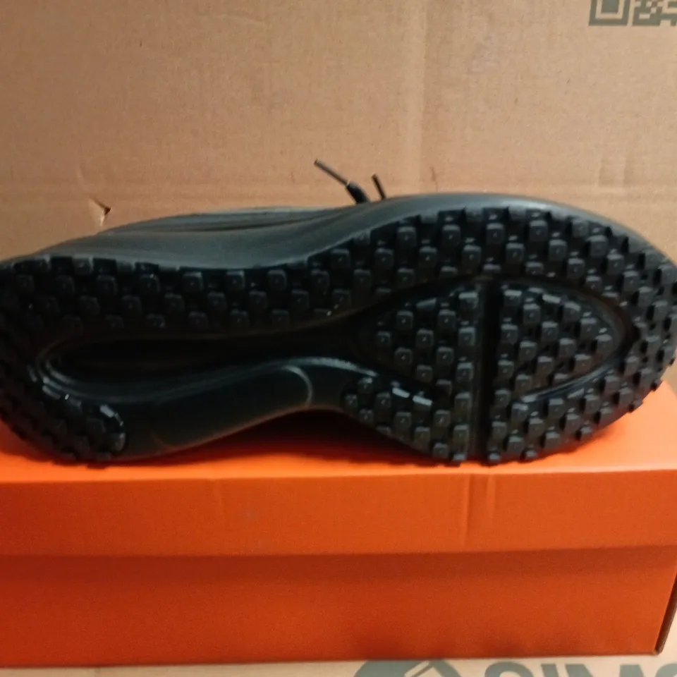 BOXED PAIR OF NIKE REVOLUTION 8 WOMEN'S RUNNING SHOES –UK SIZE 8.5