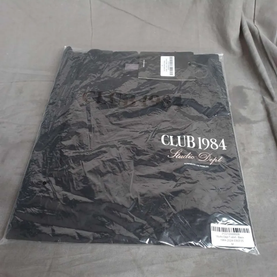 BAGGED CLUB 1984 STUDIO DEPT TSHIRT IN BLACK SIZE M