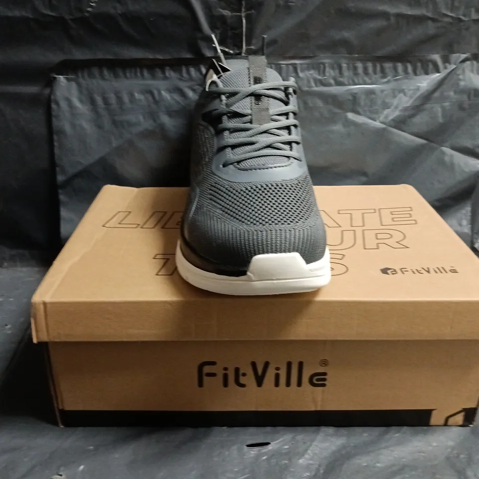 BOXED PAIR OF FITVILLE CLOUD STRIDER V3 TRAINERS IN FOGGY DUST GREY SIZE UK 11