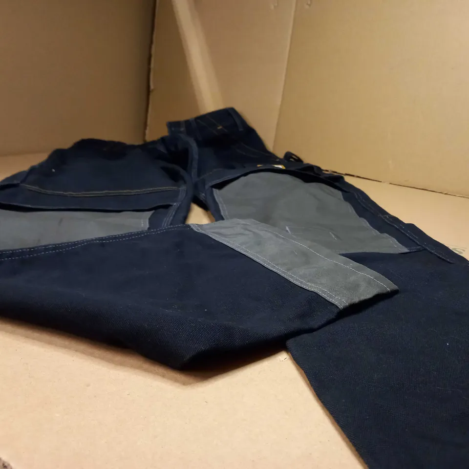 JCB HARD WEARING BLACK/KHAKI WORK TROUSERS - SIZE W32/LONG