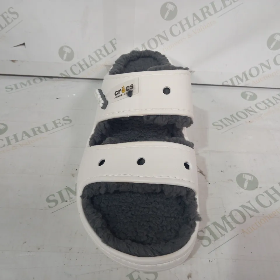 PAIR OF CROCS CLASSIZ COZZZY LINED SANDALS IN WHITE UK SIZE M10/W11