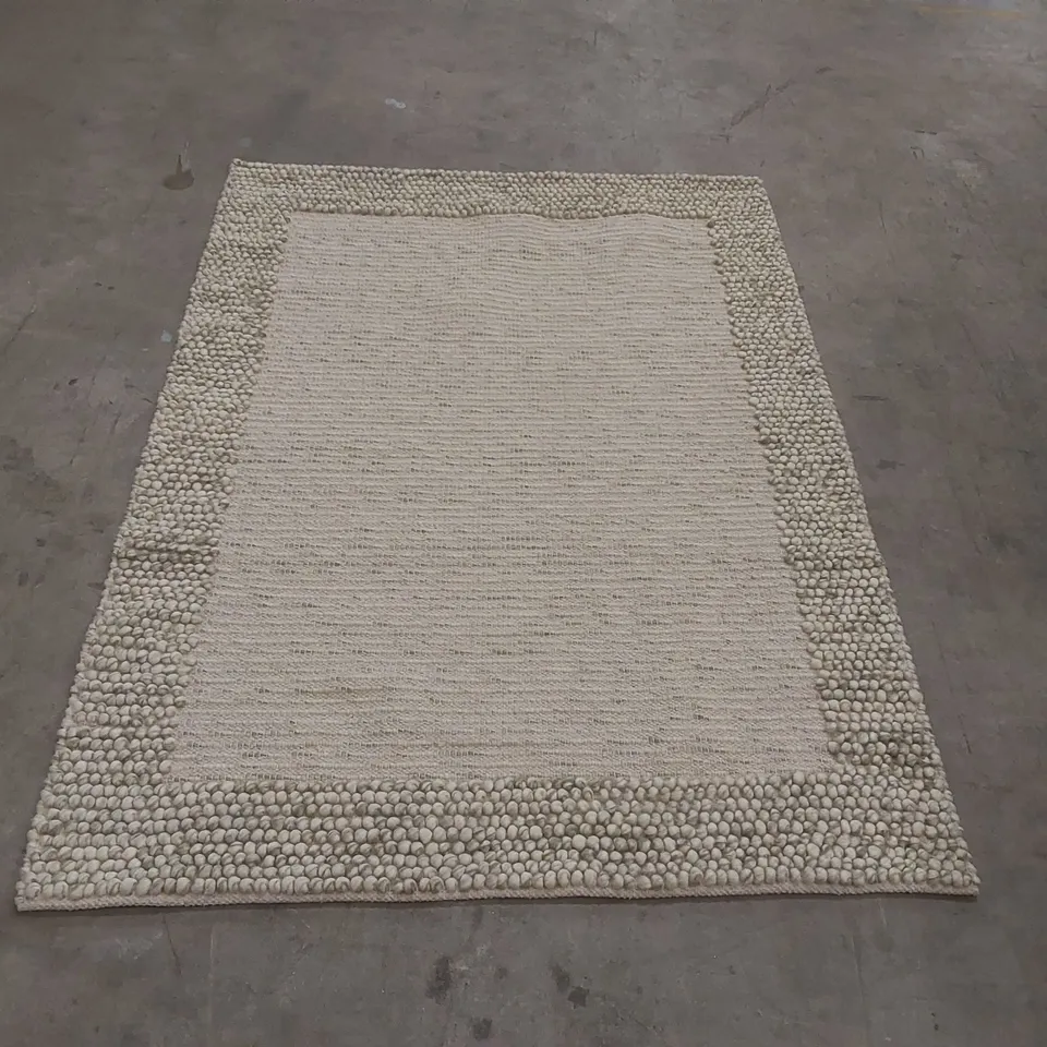 QUALITY DESIGNER AREA RUG - APPROXIMATELY 168 x 118cm