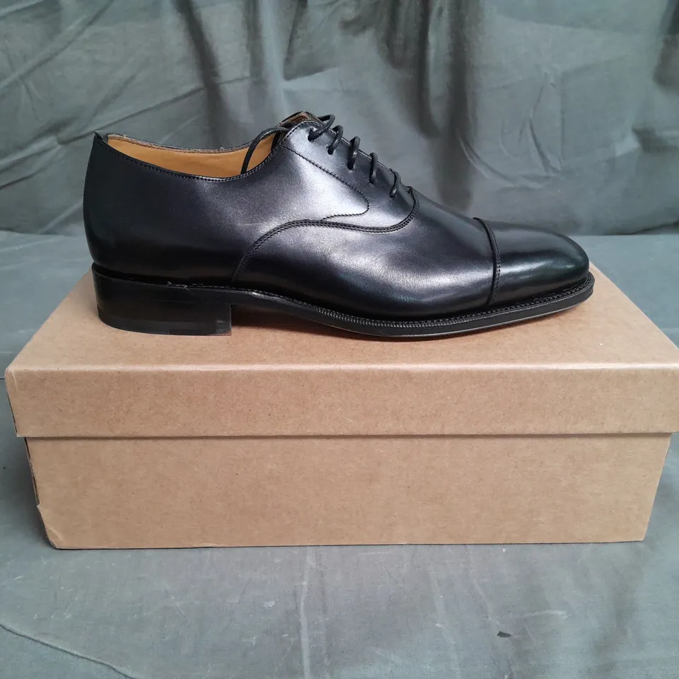 BOXED PAIR OF MEERMIN BLACK SHOES SIZE 8E
