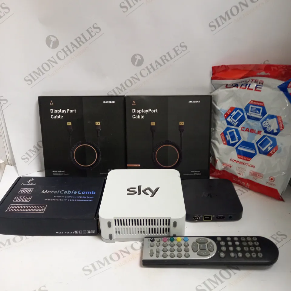 BOX TO CONTAIN APPROX. 14 X ASSORTED TECH PRODUCTS. INCLUDES CONNECTIVITY PRODUCTS, CABLES ETC 