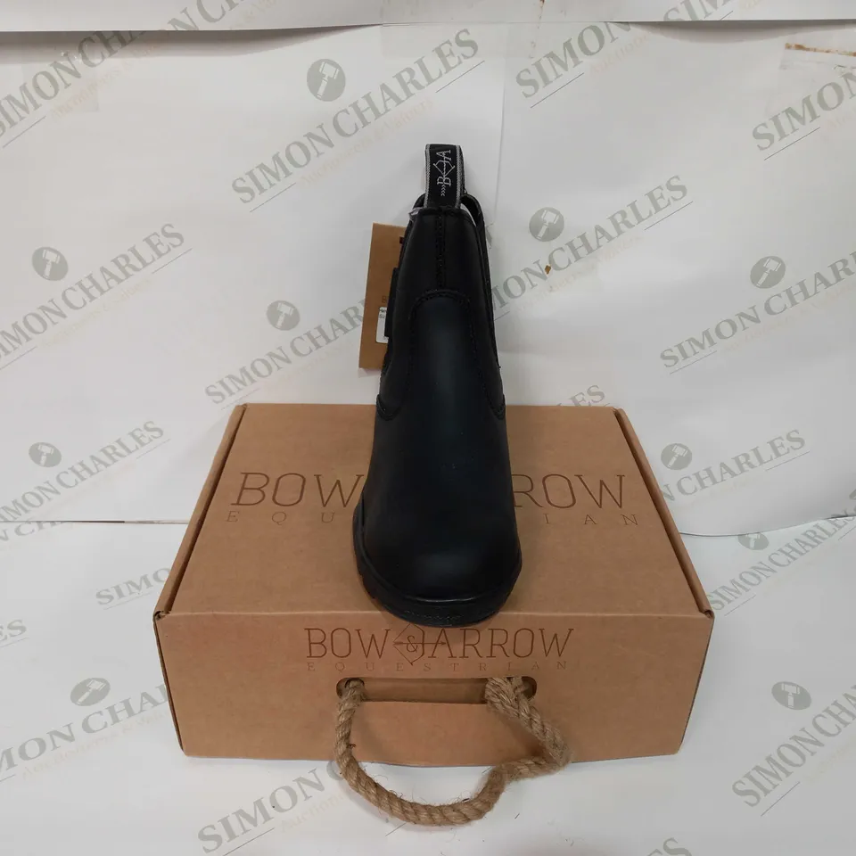 BOW & ARROW EQUESTION HARD ROCK STEEL TOE BOOTS - UK 5 