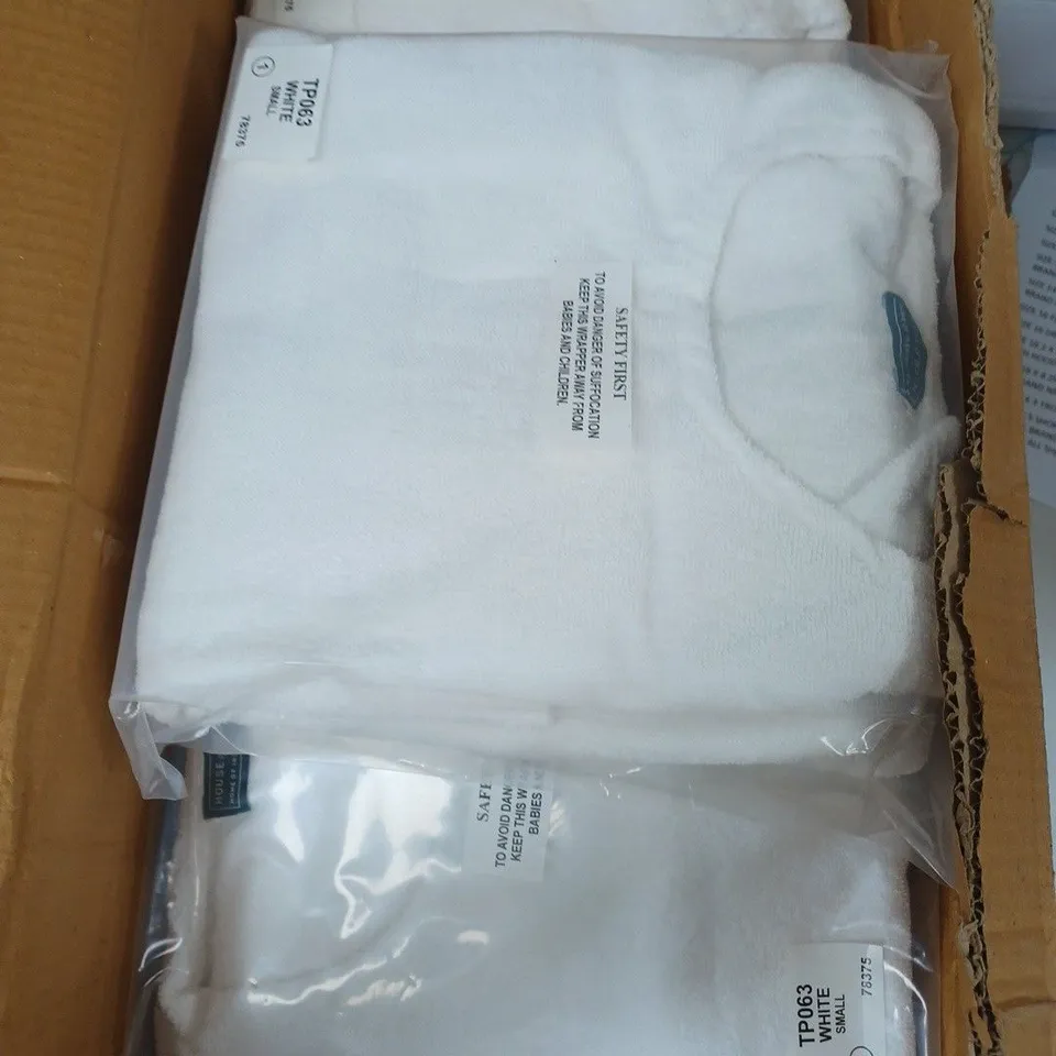 APPROXIMATELY 10 HOUSE OF BATH LUXURY BATH ROBES IN WHITE - S	