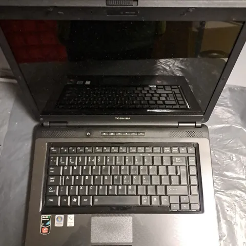 TOSHIBA SATELLITE L300D LAPTOP