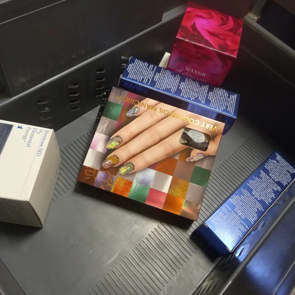 BOX OF APPROX 10 ASSORTED BEAUTY PRODUCTS TO INCLUDE L'ADVENTURE INTENSE, INTIMACY BECKHAM, ENDLESS LOVE, ETC
