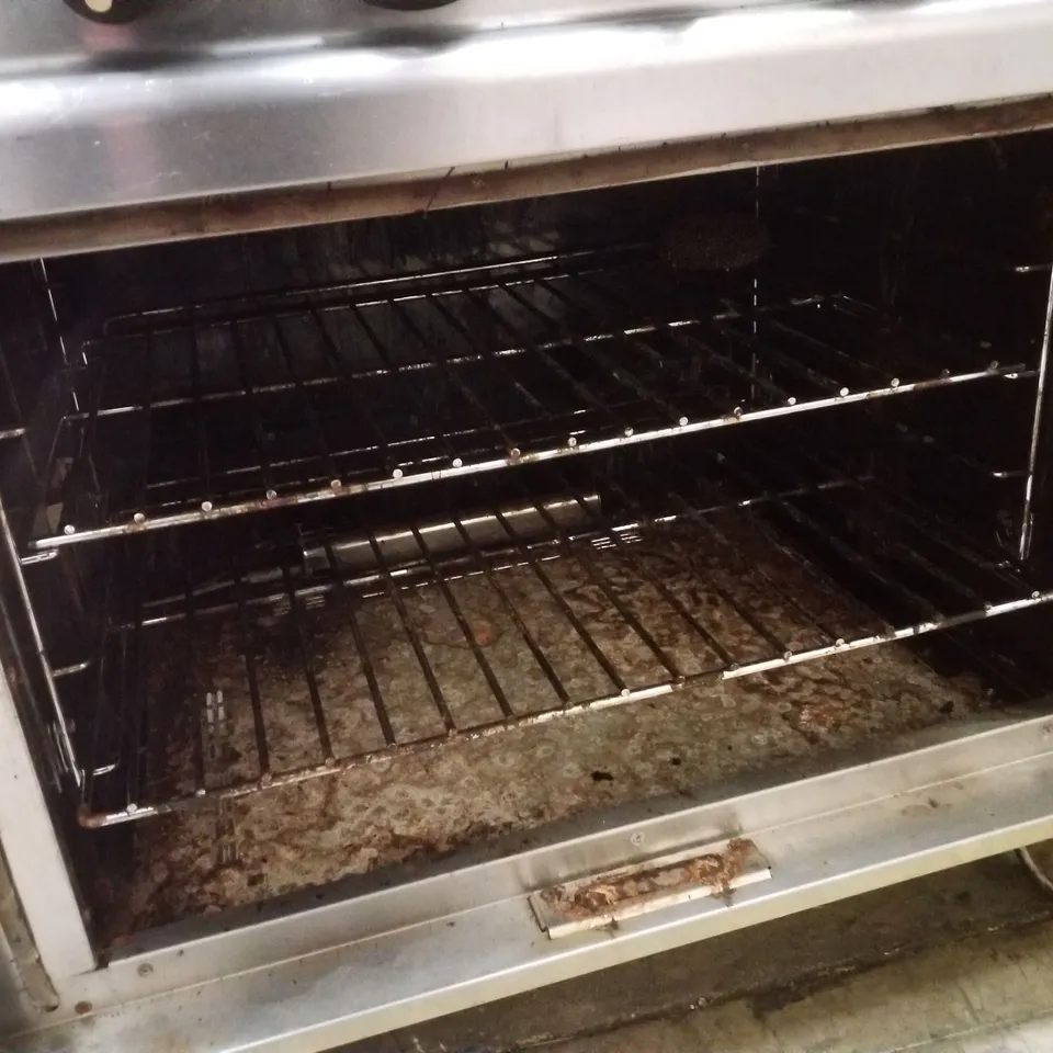 COMMERCIAL 6-BURNER GAS RANGE WITH DOUBLE OVEN – STAINLESS STEEL