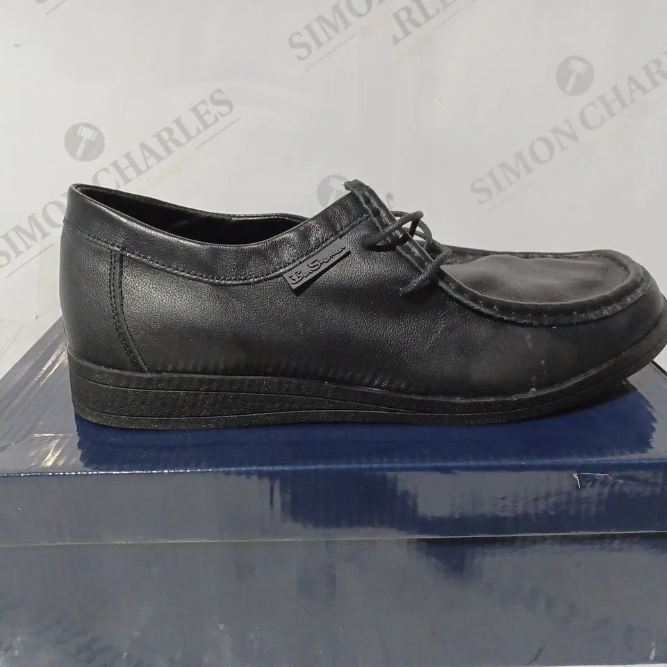 BOXED BEN SHERMAN QUD WALLABEE SHOE - SIZE 10