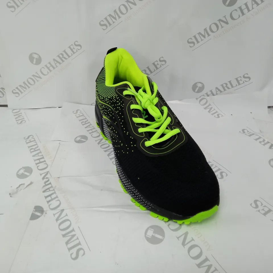 PAIR OF FURUIAN SAFETY TRAINERS UK SIZE 12