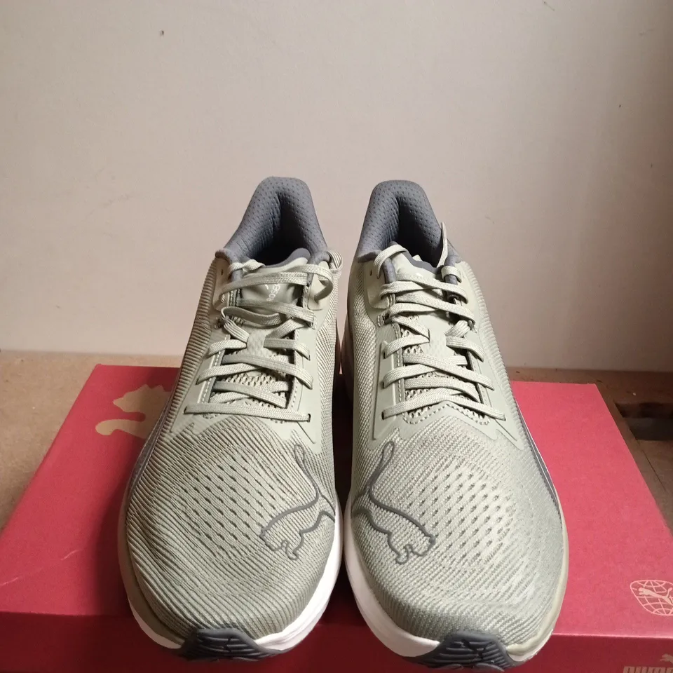 BOXED PAIR OF PUMA DARTER PRO LUX ARMY TRAINERS – COOL DARK GRAY SNEAKERS - UK 12