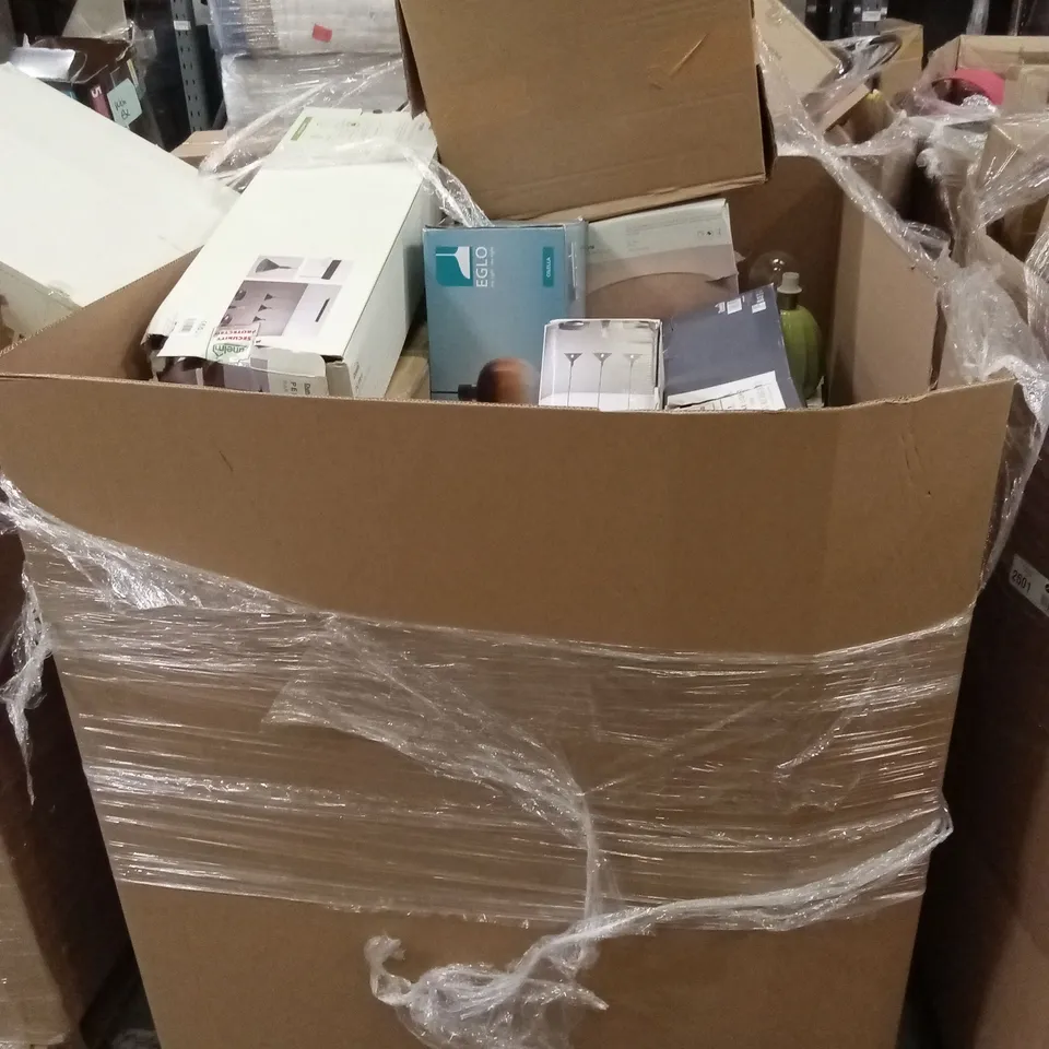PALLET OF APPROXIMATELY 20 ASSORTED INDOOR LIGHTING PRODUCTS