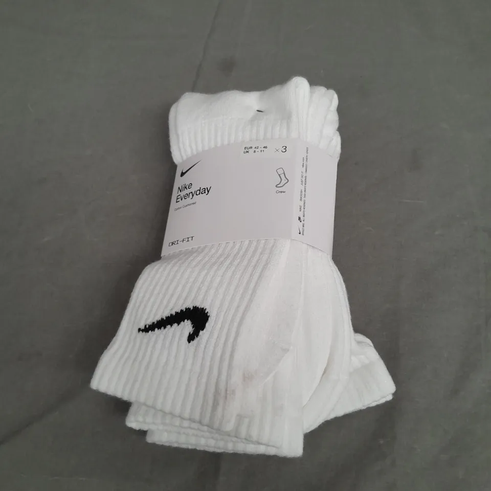 NIKE EVERYDAY CREW SOCKS X3 - SIZE 8-11