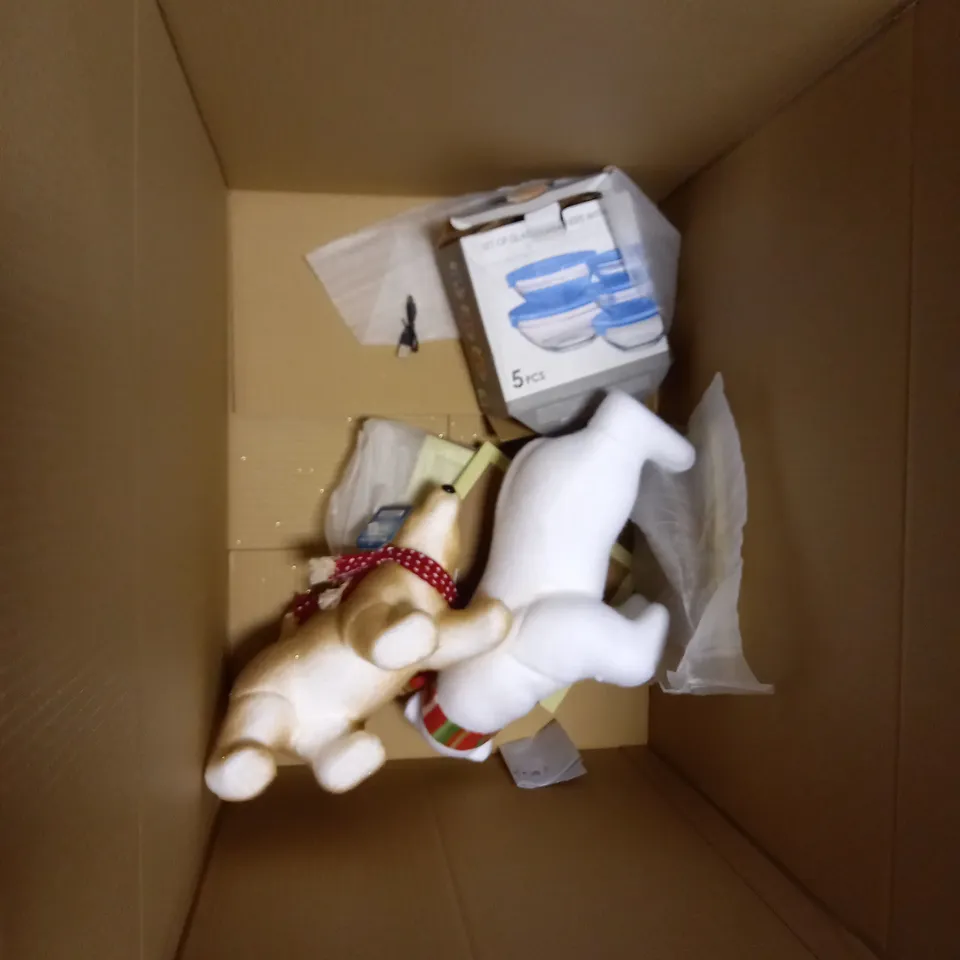 BOX OF APPROXIMATELY 10 ASSORTED HOUSEHOLD ITEMS TO INCLUDE - DISNEY TRAVEL BLANKET - BAR-B-KING BBQ TONGS & TURNER - WINTER WONDERLAND ANIMAL DECORATIONS - ETC