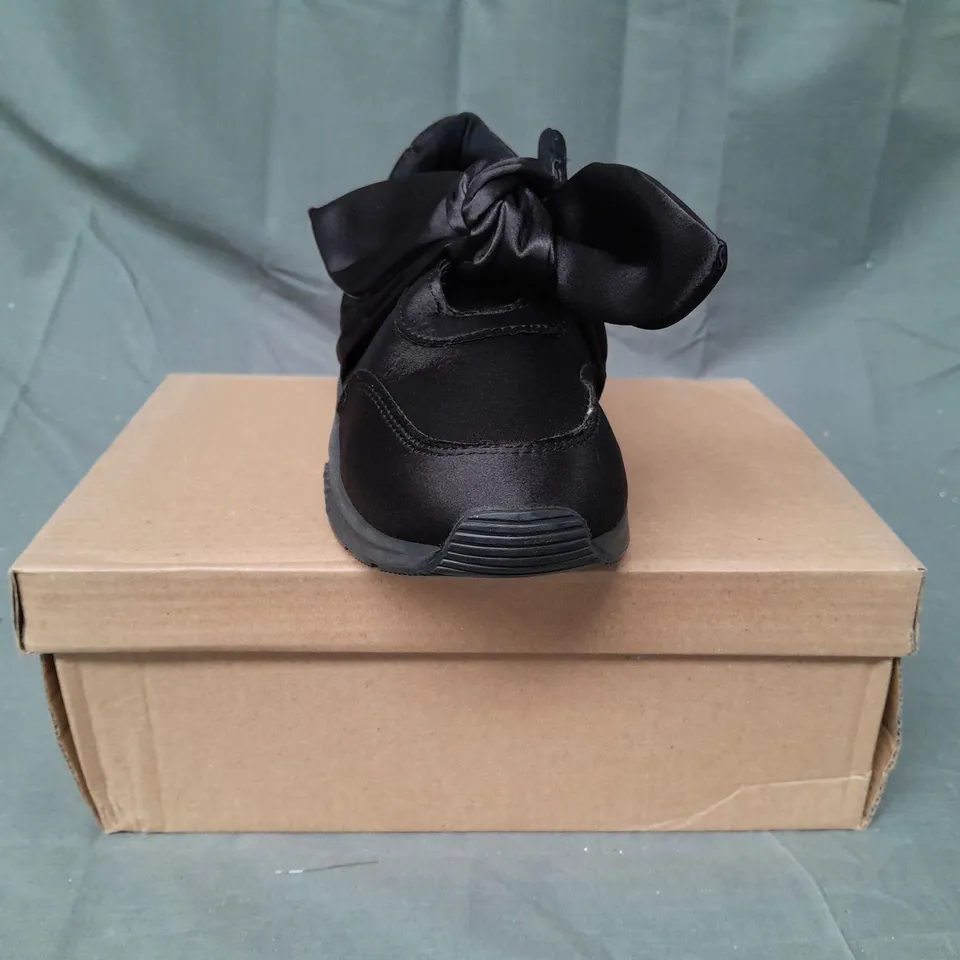 BOX OF APPROXIMATELY 12 PAIRS OF DESIGNER SHOES IN BLACK W. SATIN EFFECT STRAP IN VARIOUS SIZES