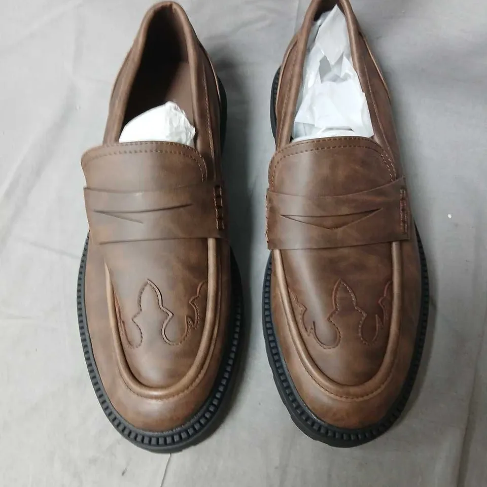 ASOS DESIGN MEN'S BROWN LEATHER LOAFERS WITH STITCH DETAILING – UK 8